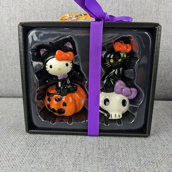 Hello Kitty Pumpkin and Skull Salt and Pepper Shaker Set - Picture 2 of 7